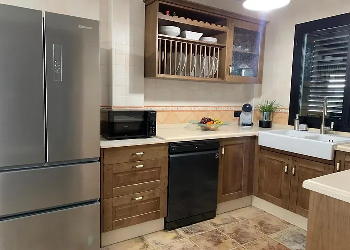 Alejandra 拉哈雷斯