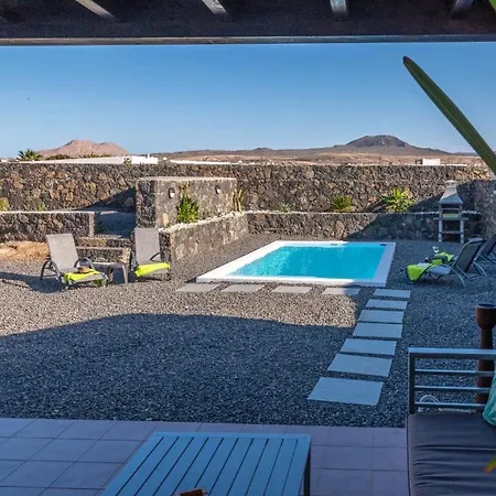 Alejandra 拉哈雷斯