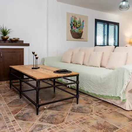 Alejandra Villa Lajares